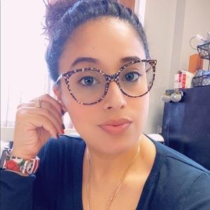 Meet your Posher, Caroline